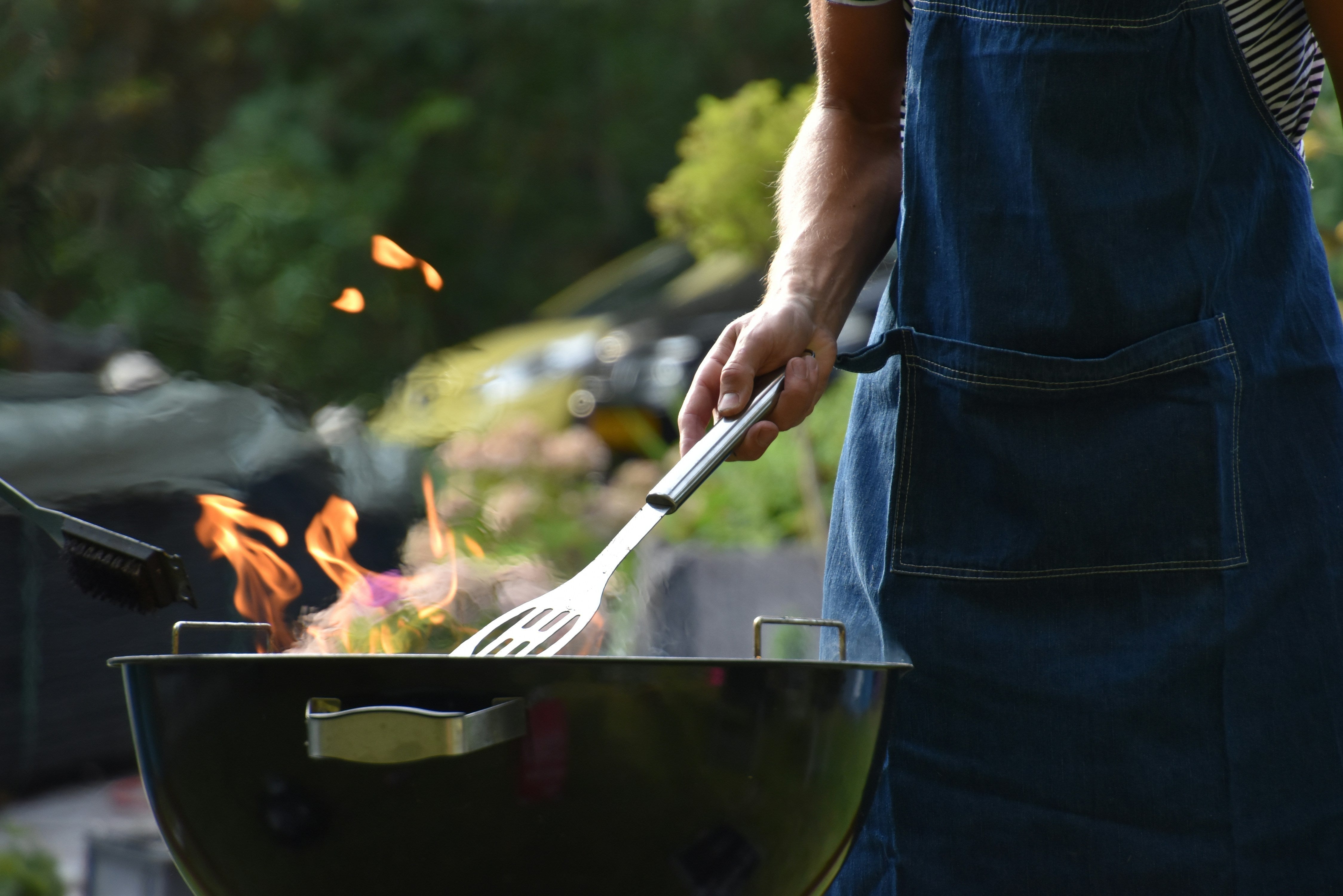 BBQ recept: bavette met asperges en gepofte aardappelen